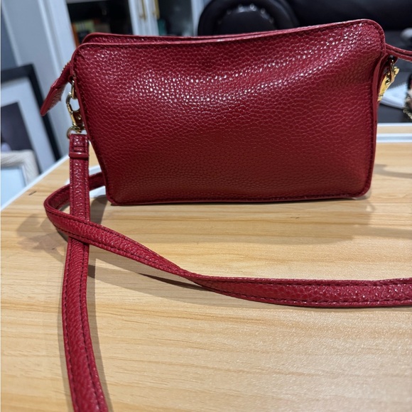 Kenneth Cole Reaction Bold Red Bag and Wallet Set - Picture 12 of 14